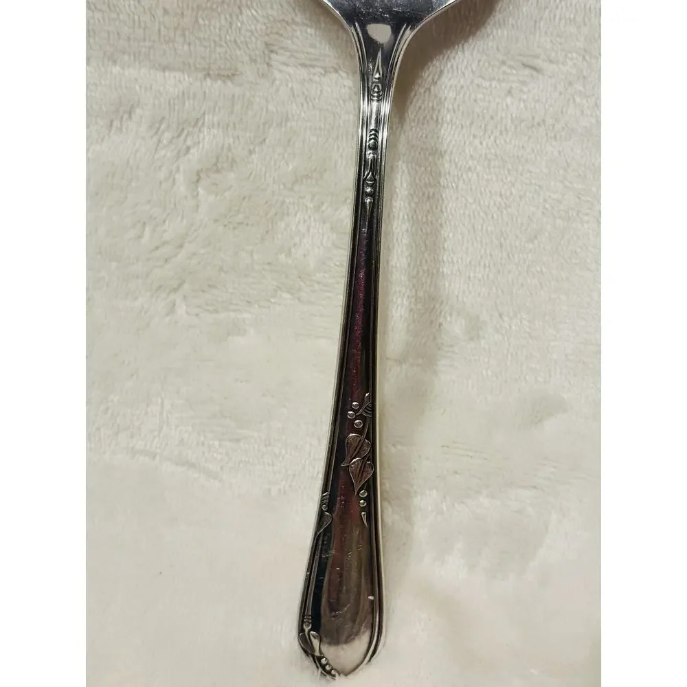 Vintage WM. A Rogers A1 Plus Oneida Ltd. Pierced Silver Plate Cake/Pie Server